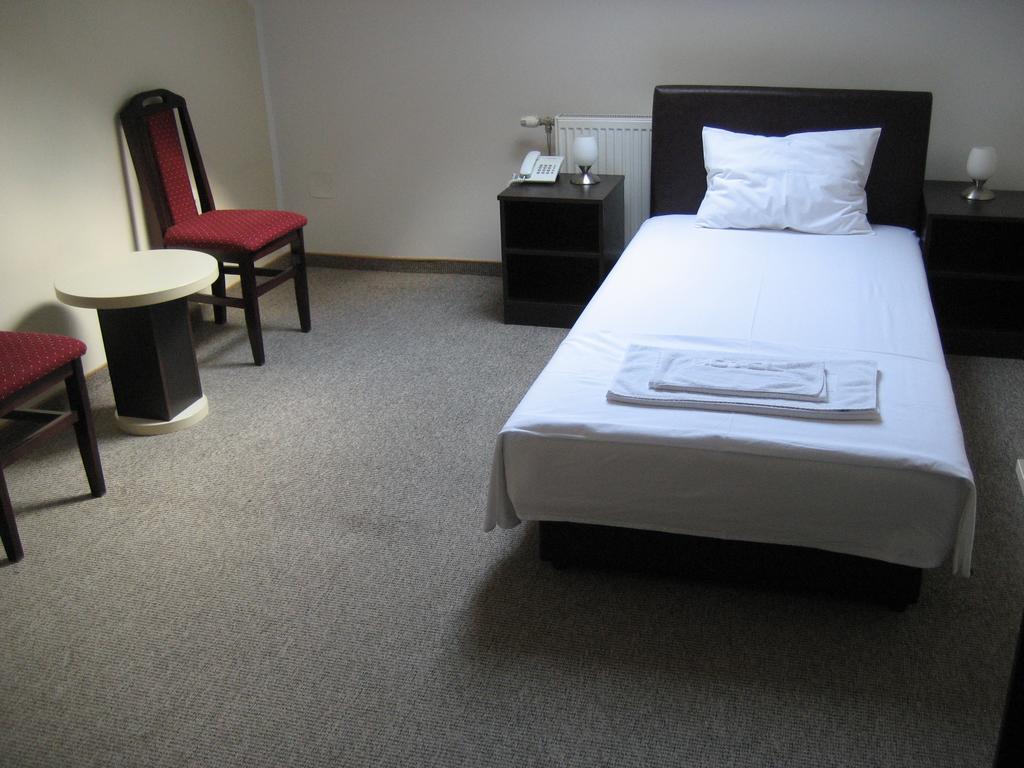 Hotel Feniks Пожаревац Экстерьер фото