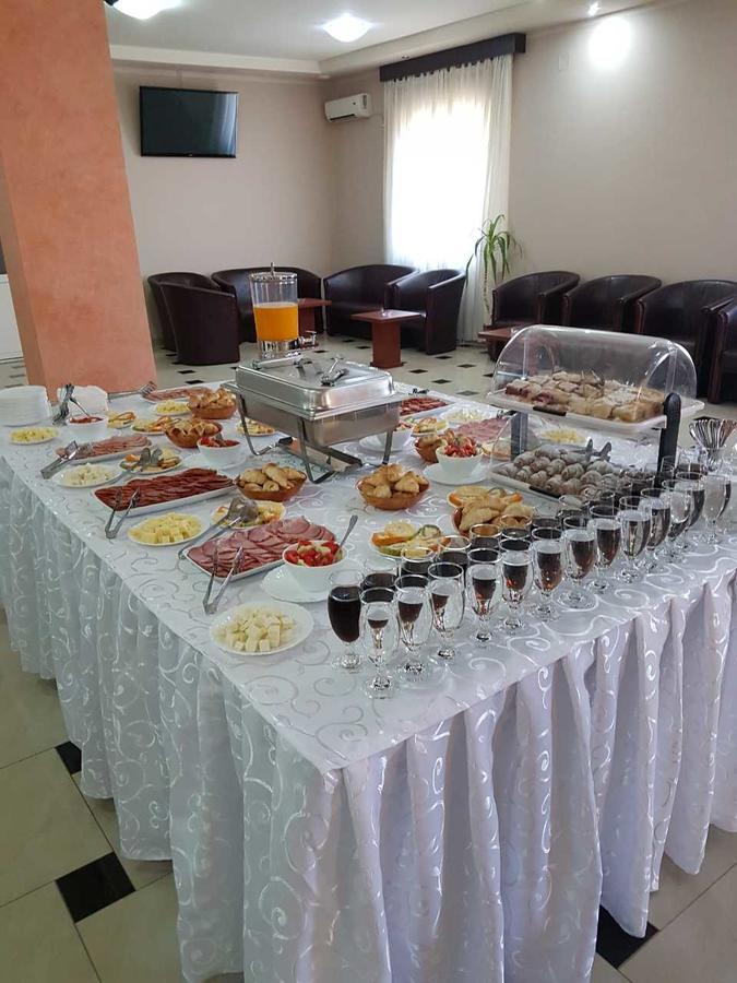 Hotel Feniks Пожаревац Экстерьер фото